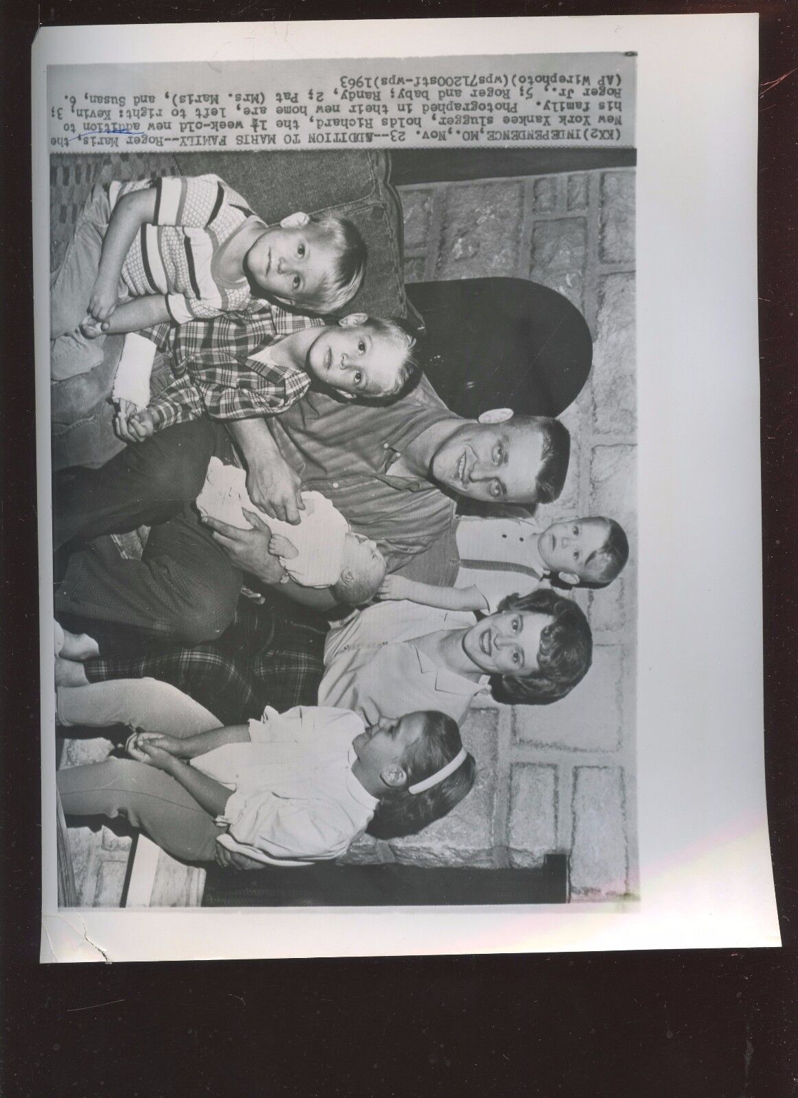 Original November 23 1963 Roger Maris & Family 8 X 10 Wire Photo