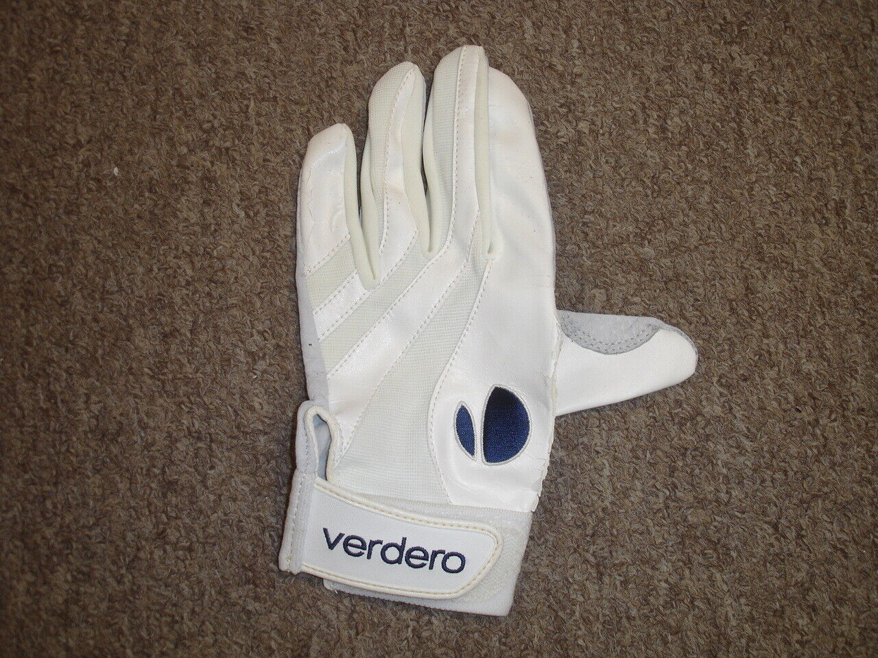 2008 Ivan Rodriguez NY Yankees Game Issued Verdero Batting Glove w/ Packaging