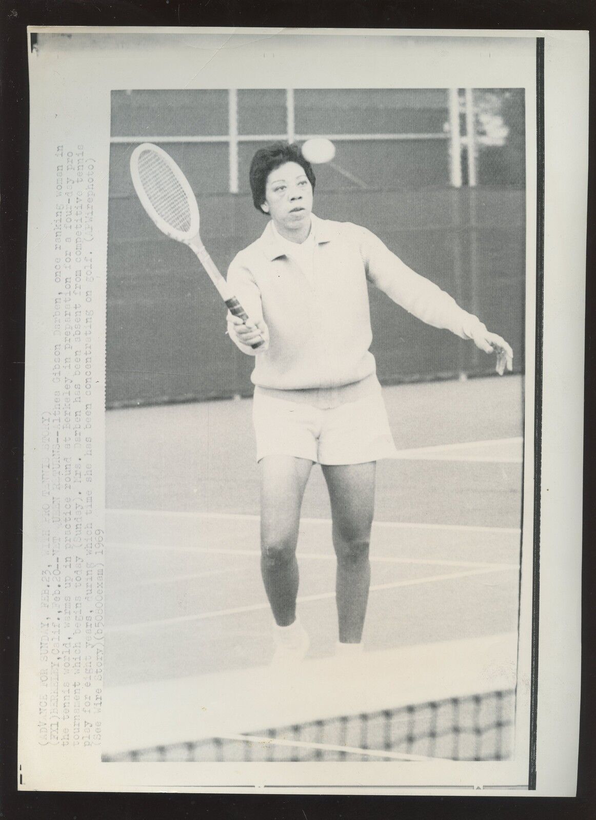 Original Feb 23 1969 Althea Gibson Tennis Practice Round Wire Photo