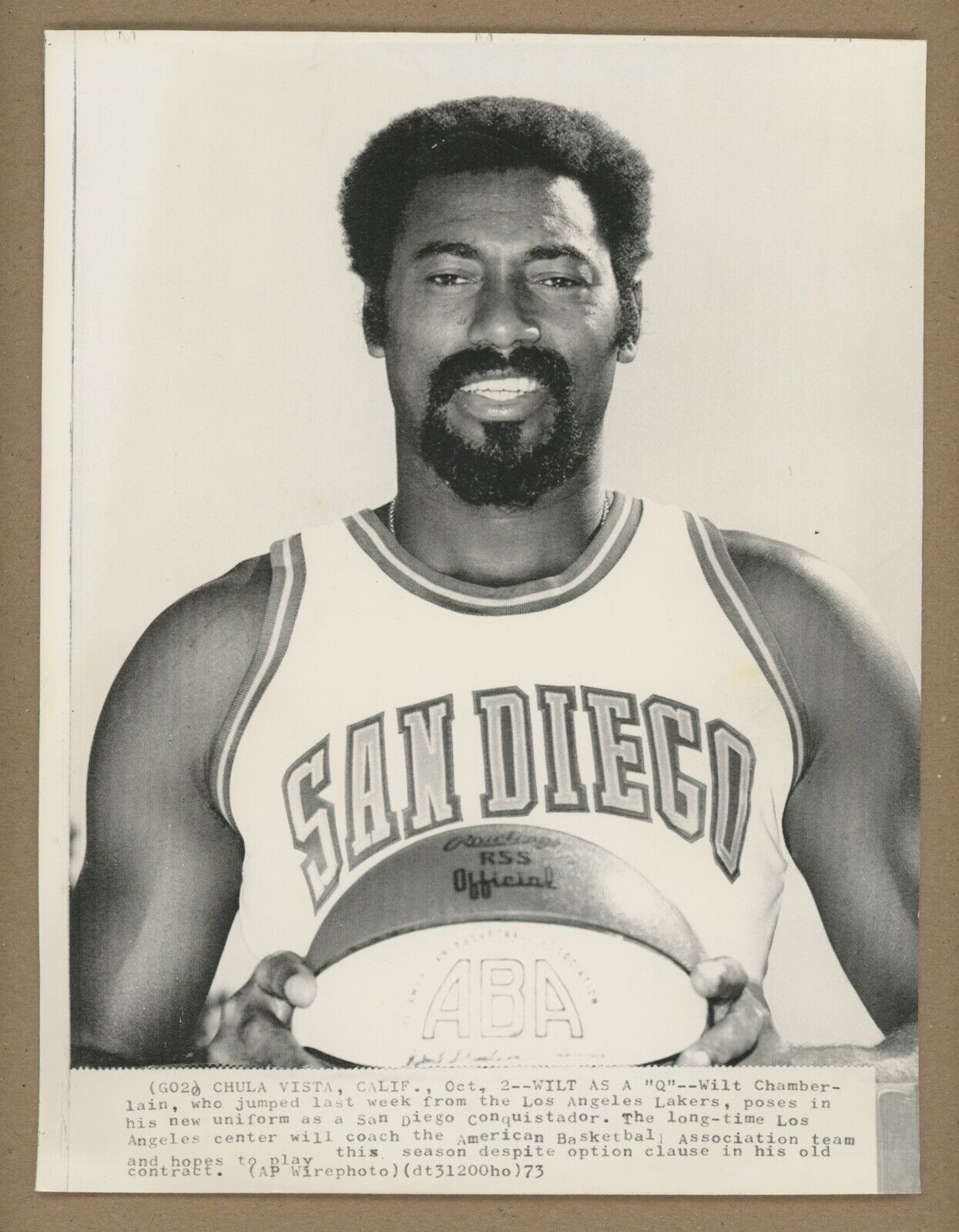 1973 Wilt Chamberlain San Diego Conquistadors • 8x10 AP Wirephoto • Press Photo