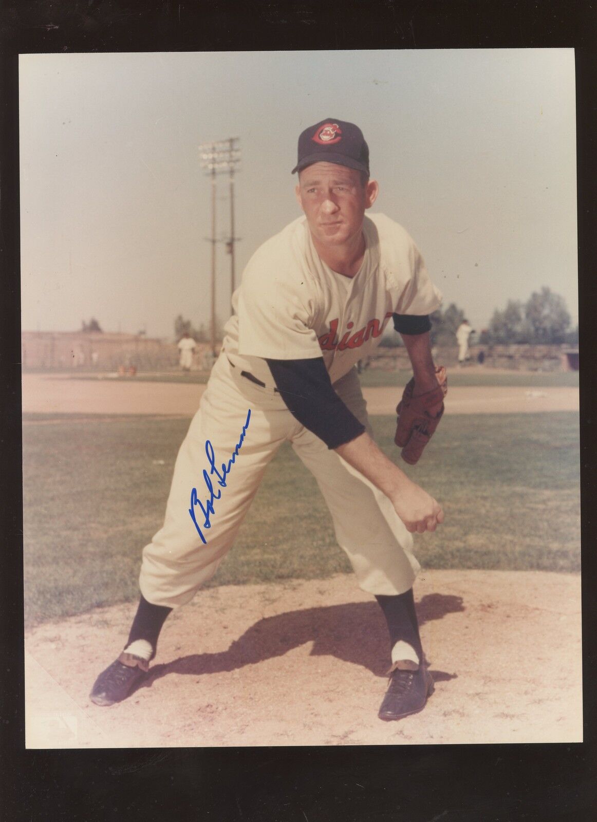 Bob Lemon Cleveland Indians Pitching 8 X 10 Photo Autographed Hologram