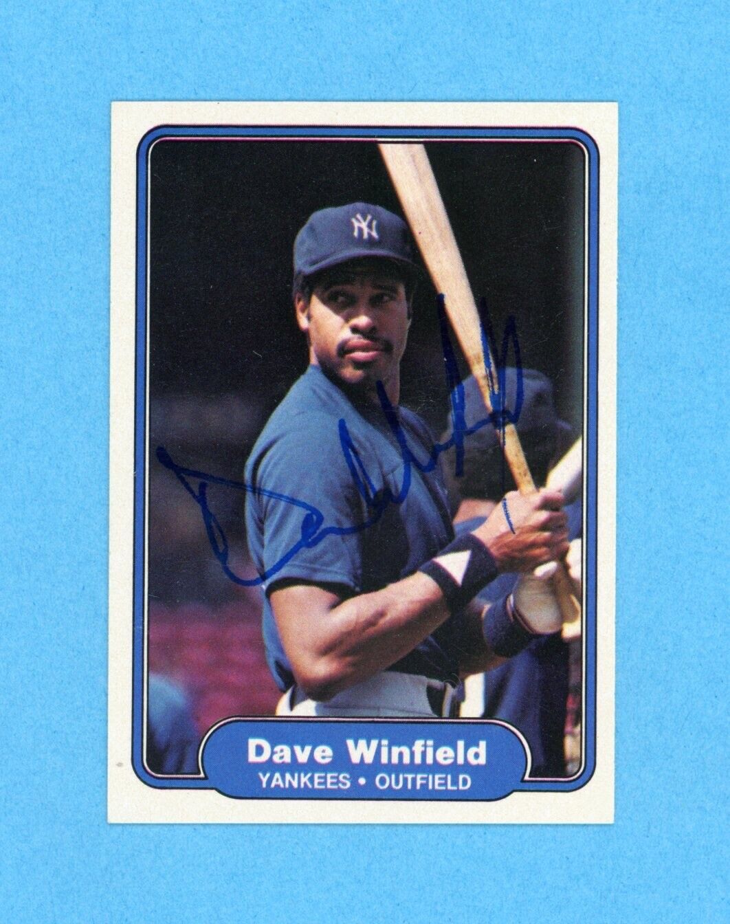 Dave Winfield Signed 1982 Fleer Card #56 Auto w B&E Hologram