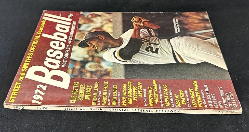 1972 Street & Smith’s Baseball Yearbook w/ Roberto Clemente Pirates cover - EX