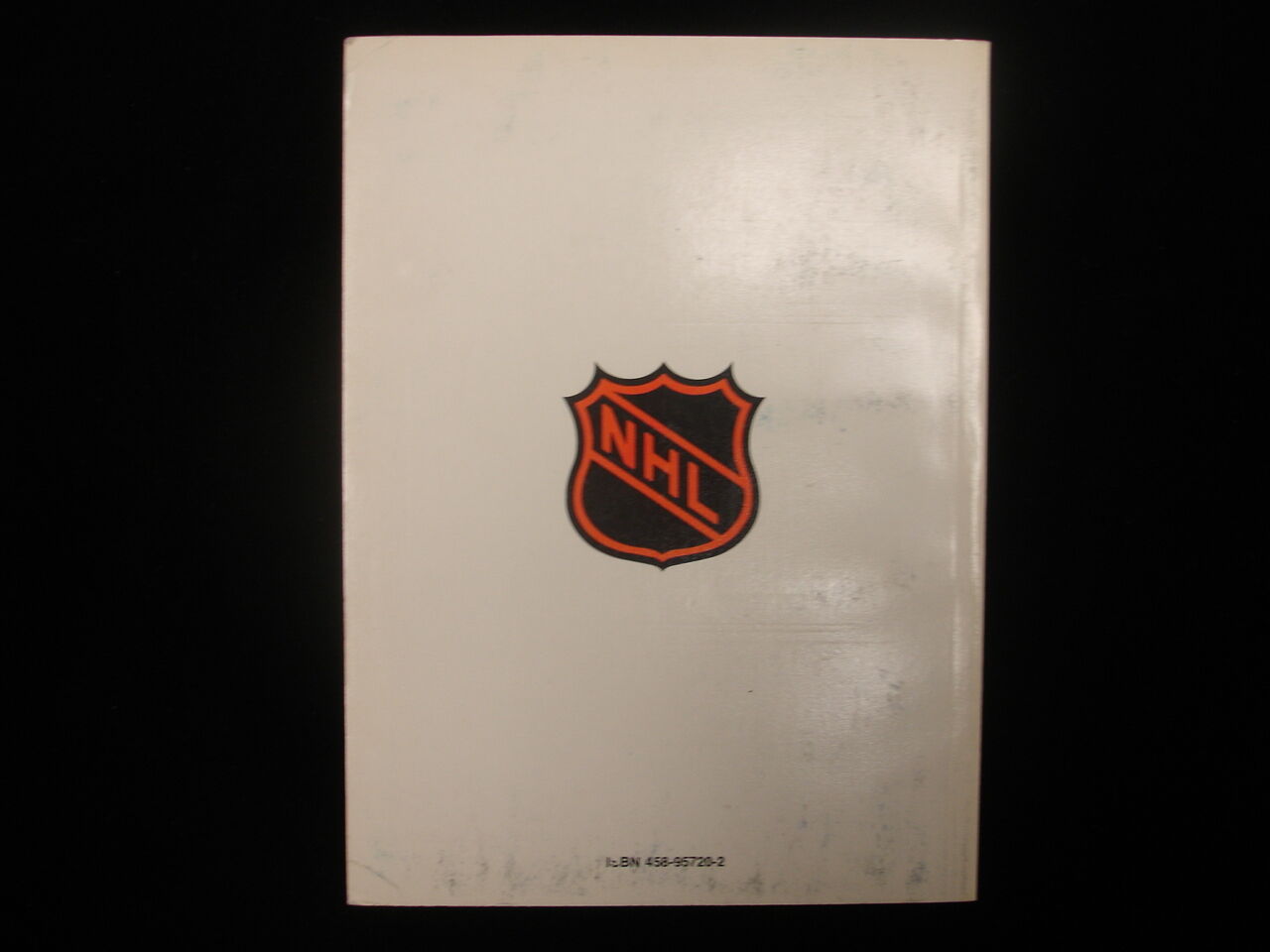 1982-83 Official NHL Hockey Guide Book Wayne Gretsky on cover