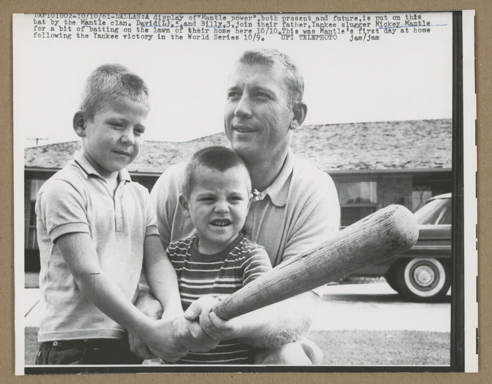 Original 1961 Mickey Mantle with His 2 Sons UPI 7x8 Telephoto • Press Photo