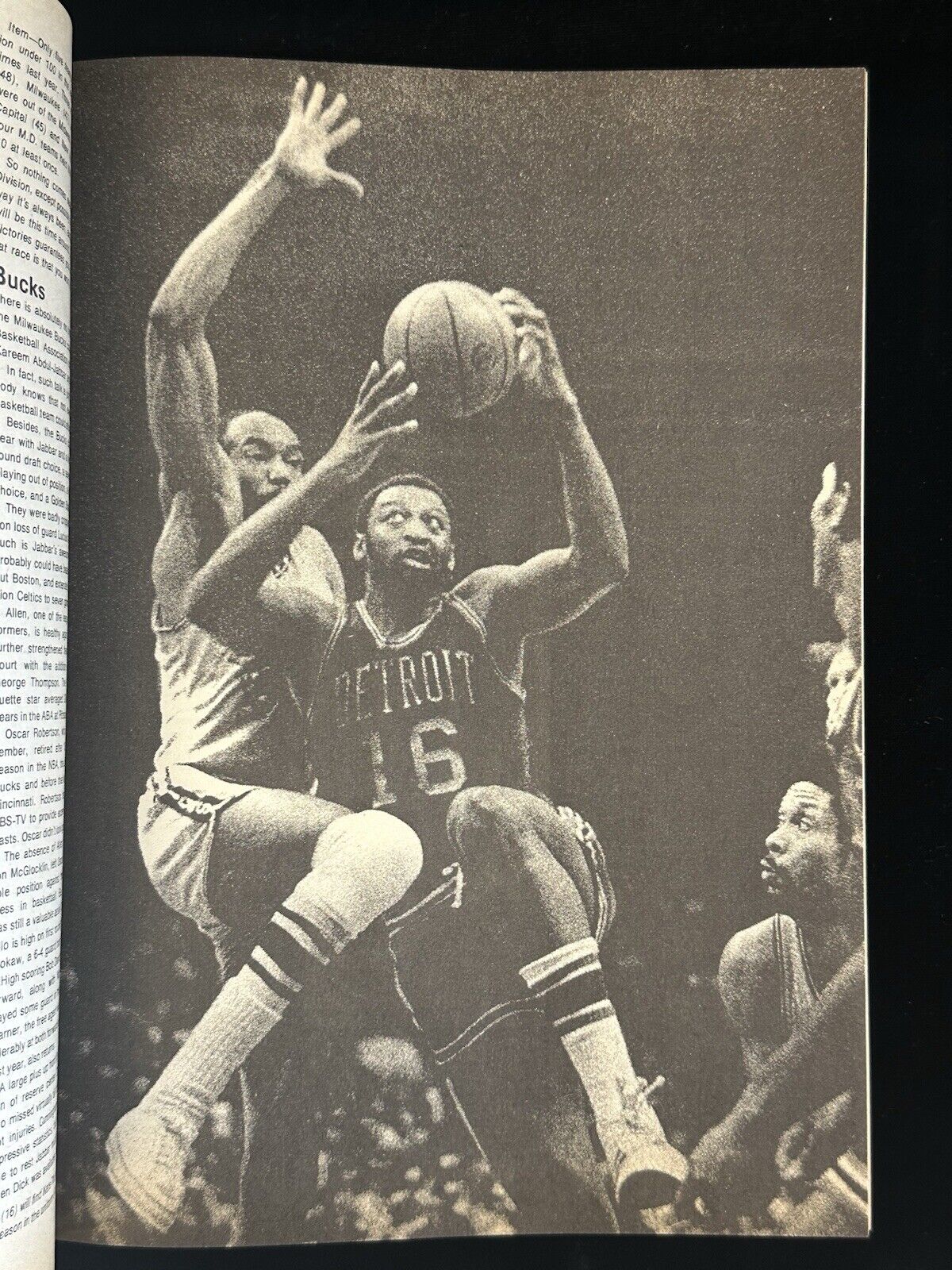 1974-75 Street and Smith’s College & Pro Basketball Yearbook w/ Alcindor Cowens