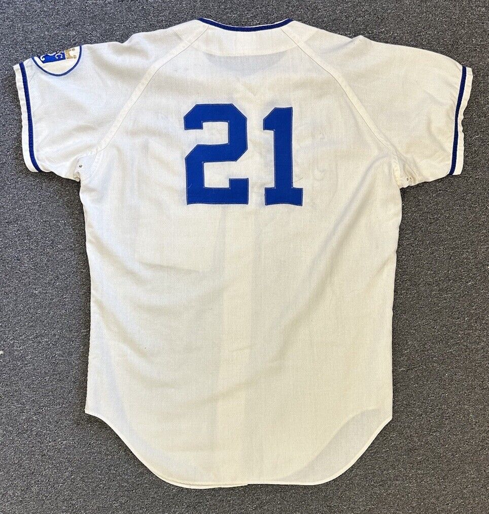 1971 Bob Lemon HOFer Kansas City Royals GAME USED SIGNED Home Flannel Jersey #21