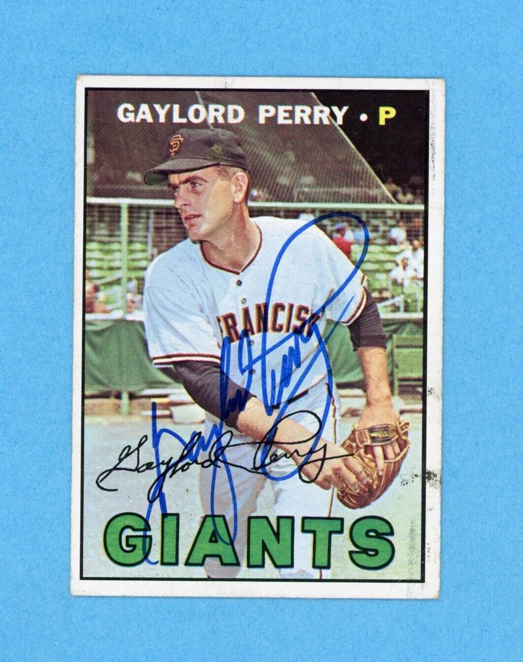 Gaylord Perry Signed 1967 Topps Card #320 Auto with B&E Hologram