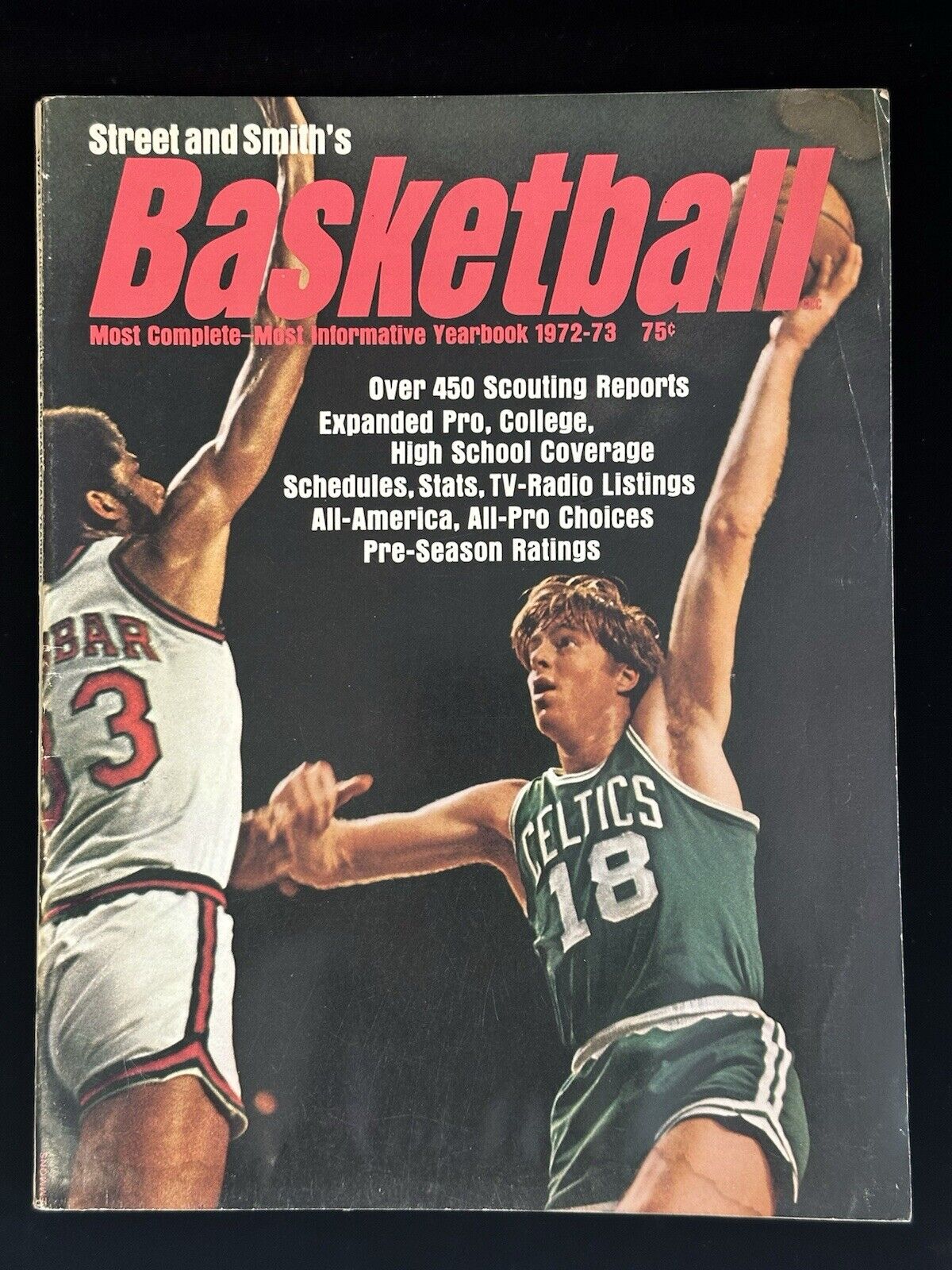 1972-73 Street and Smith’s College & Pro Basketball Yearbook w/ Jabbar & Cowens