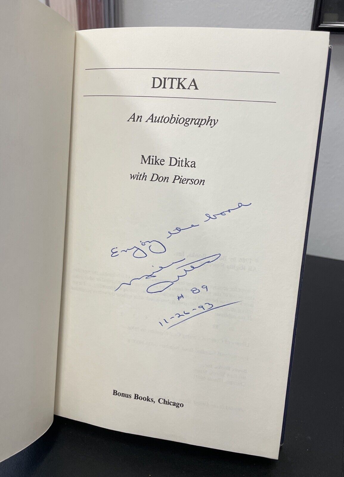 Mike Ditka Chicago Bears Signed Book "Ditka an Autobiography" Auto B&E Hologram