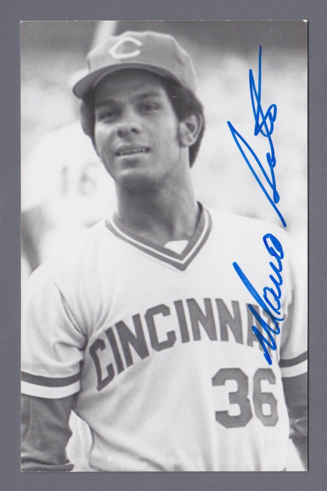 Mario Soto Reds Signed Vintage Postcard Auto with B&E Hologram