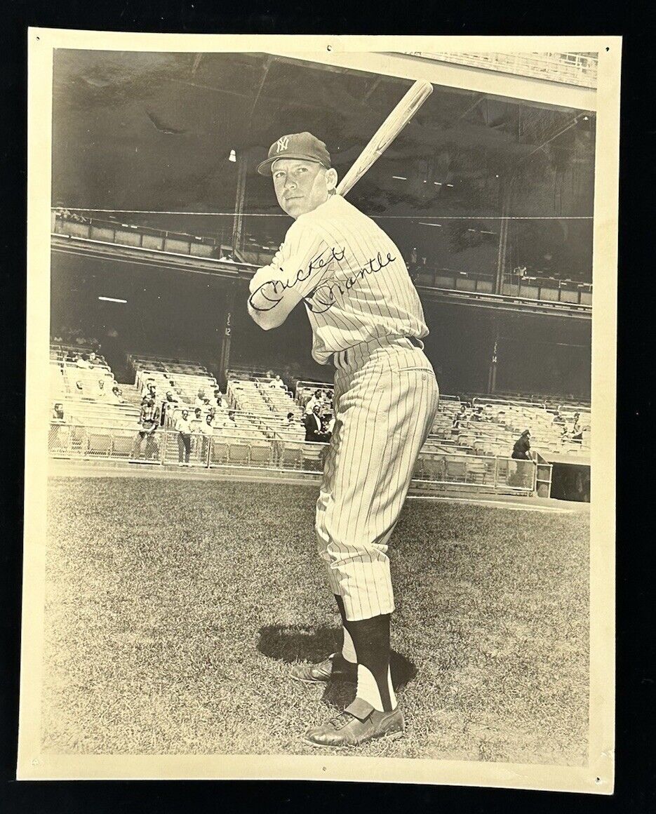 circa 1962 Mickey Mantle NY Yankees 8x10 B&W Glossy Photo / Premium - Rare