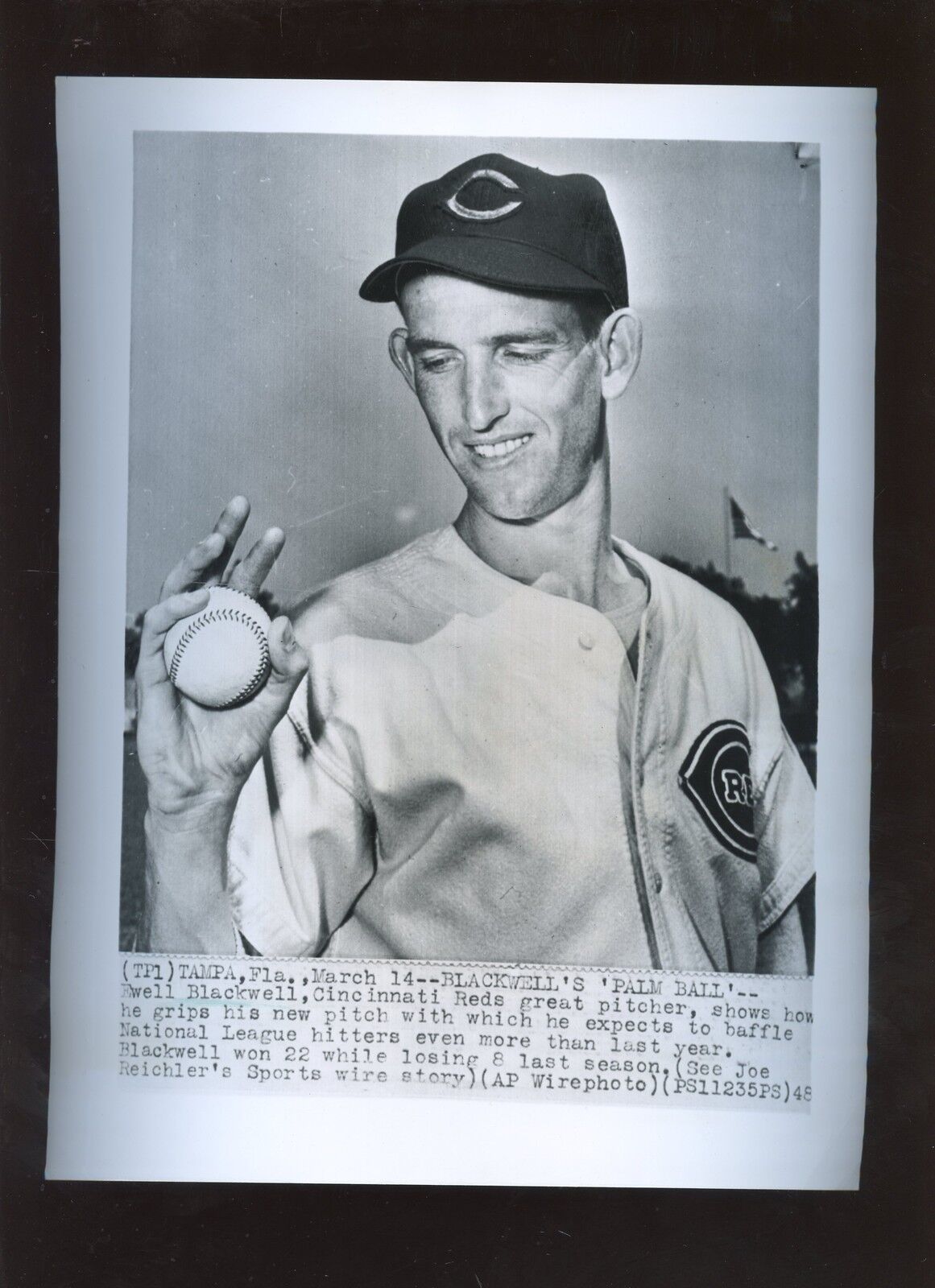 Original March 14 1948 Ewell Blackwell Cincinnati Reds Palm Ball Wire Photo