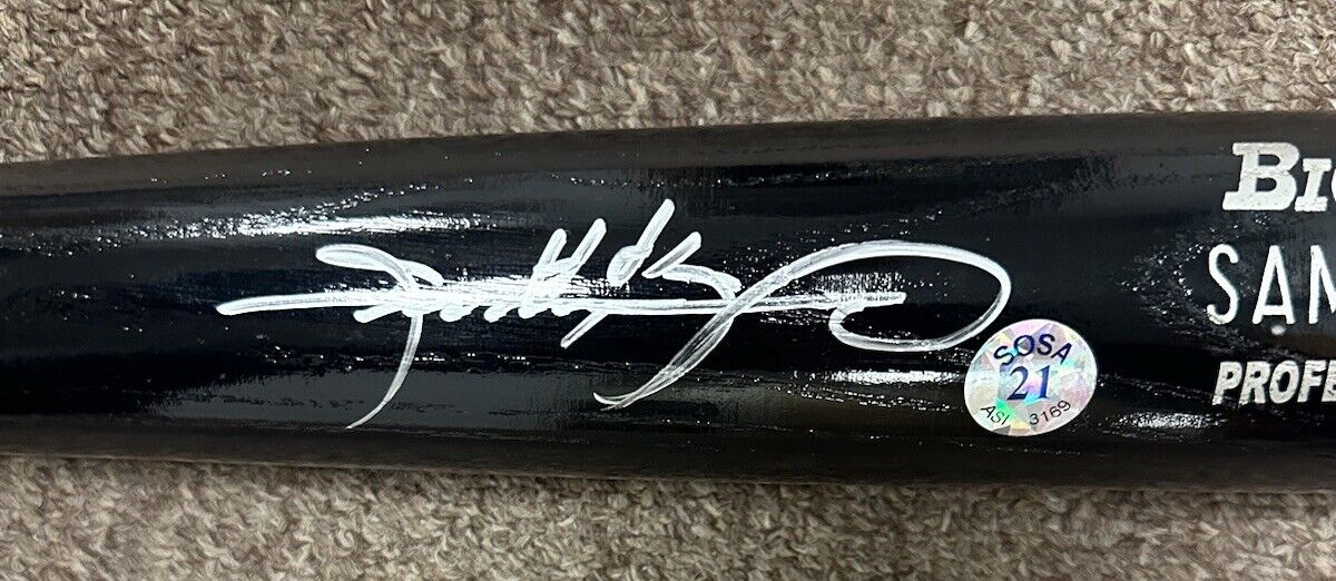 Sammy Sosa White Sox / Cubs SIGNED Rawlings 34” Bat w/ Sosa hologram - NM