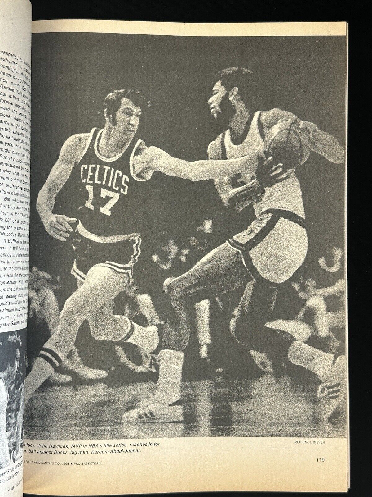 1974-75 Street and Smith’s College & Pro Basketball Yearbook w/ Alcindor Cowens