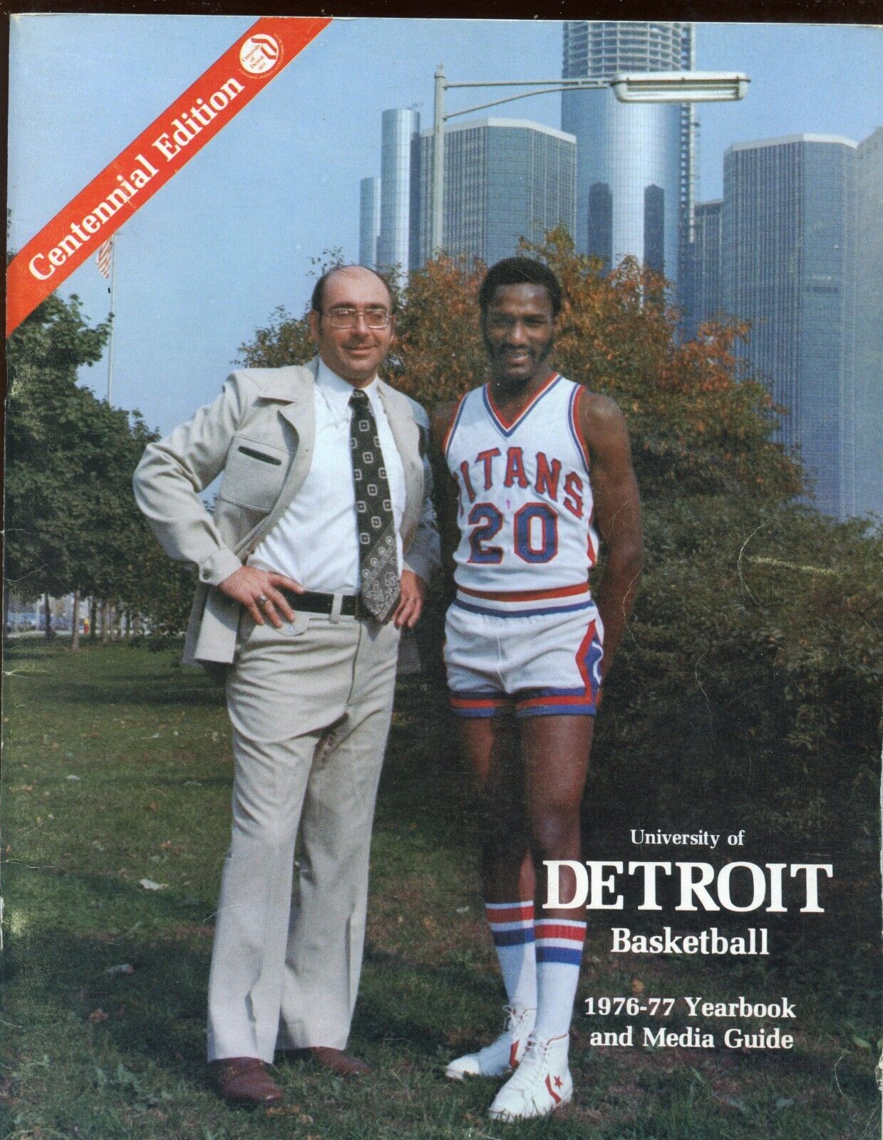 1976/1977 University Detroit NCAA Basketball Yearbook EX Dick Vitale Front Cover