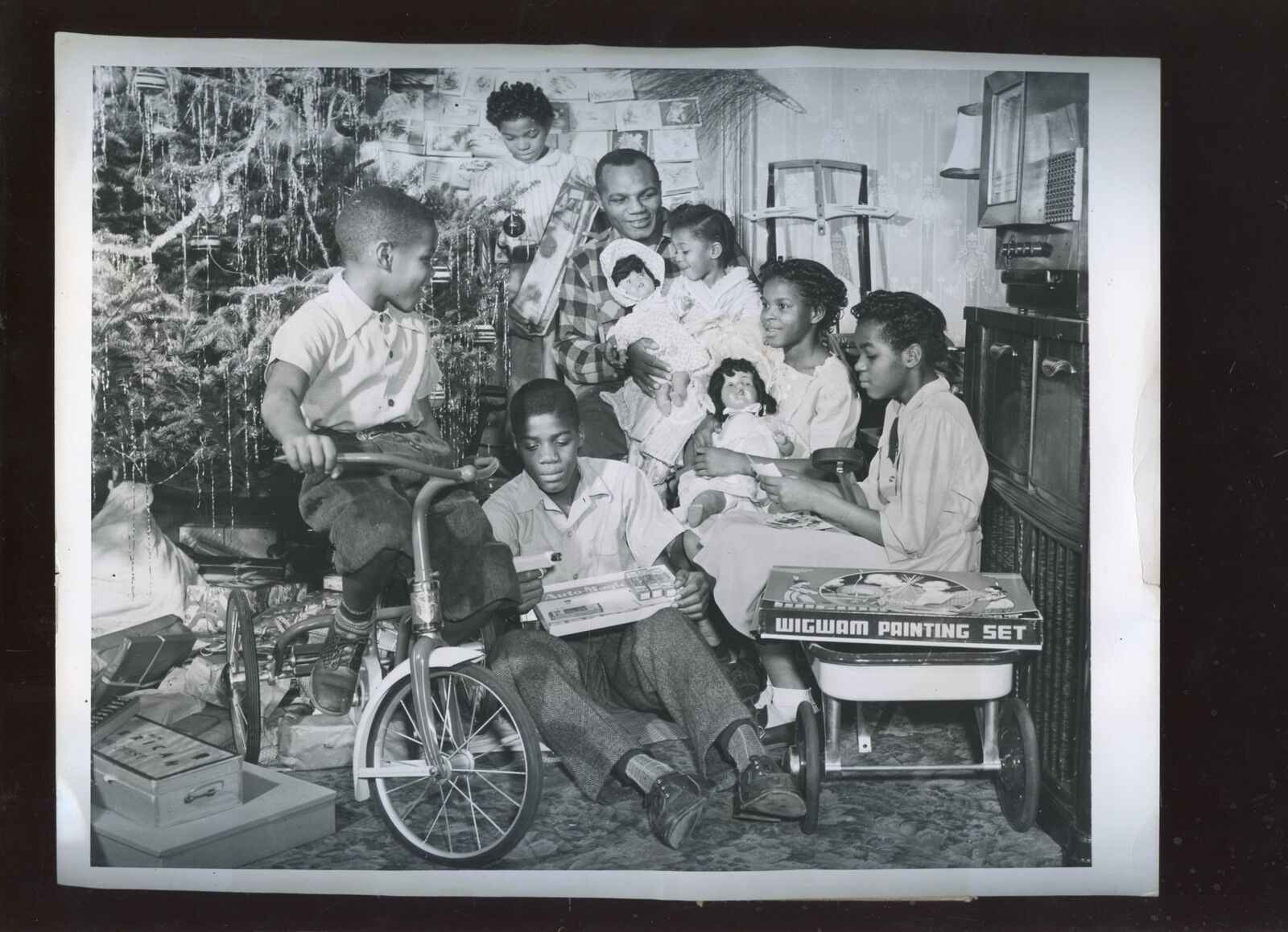 Original Dec 25 1948 Jersey Joe Walcott Boxer With Family 8 X 10 Wire Photo