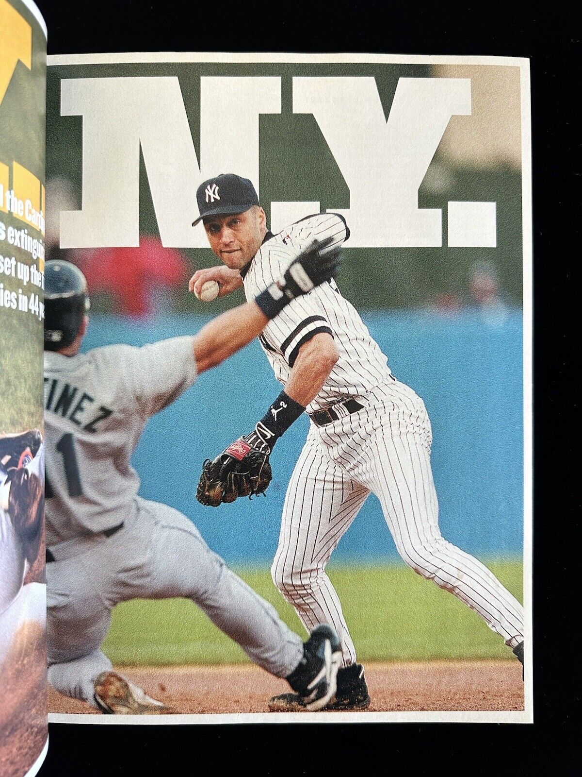 October 23, 2000 Sports Illustrated Magazine - Derek Jeter - Yankees - NO LABEL