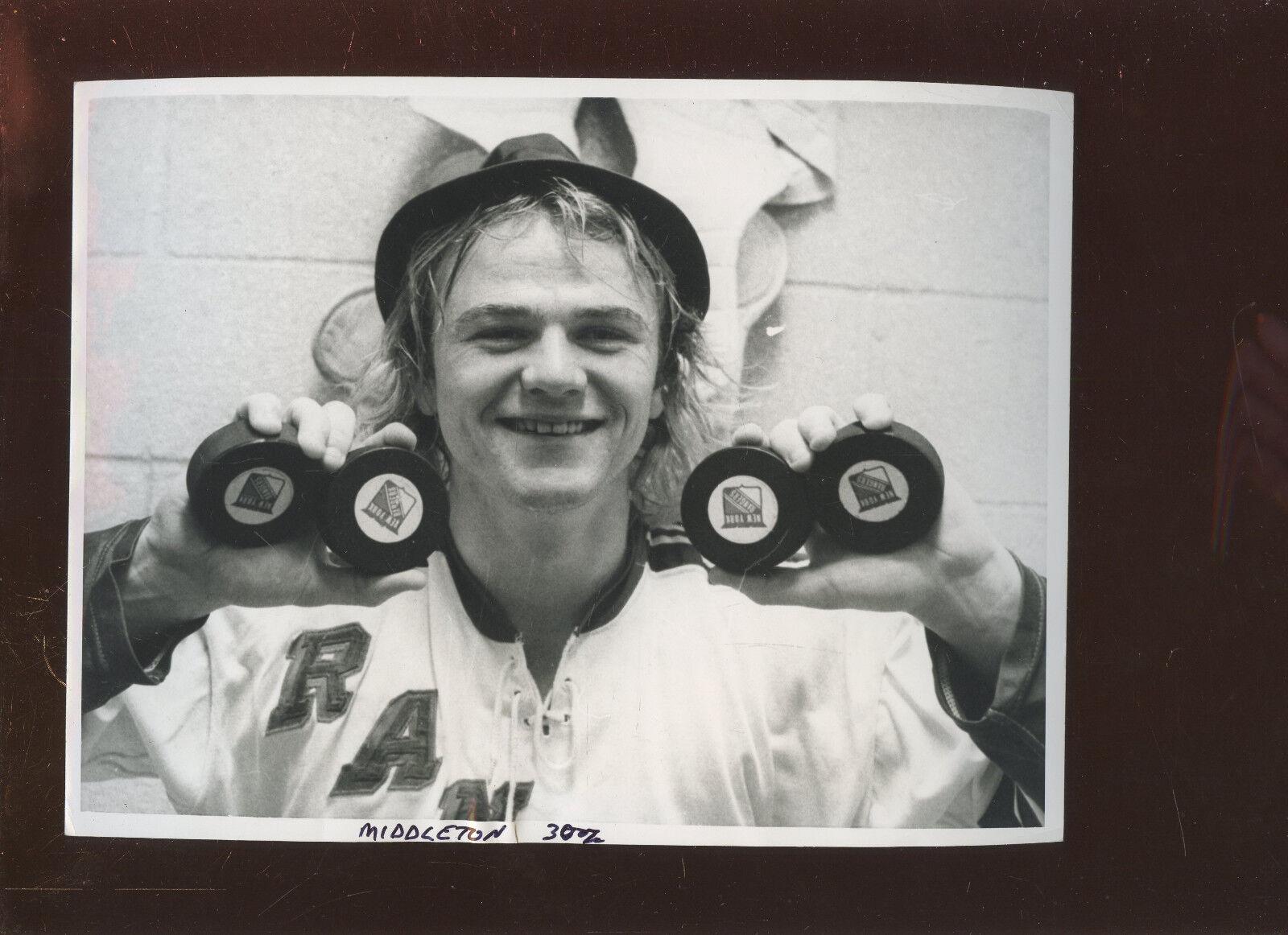 November 18 1974 Rick Middleton New York Rangers Hat Trick 7 X 9 Wire Photo