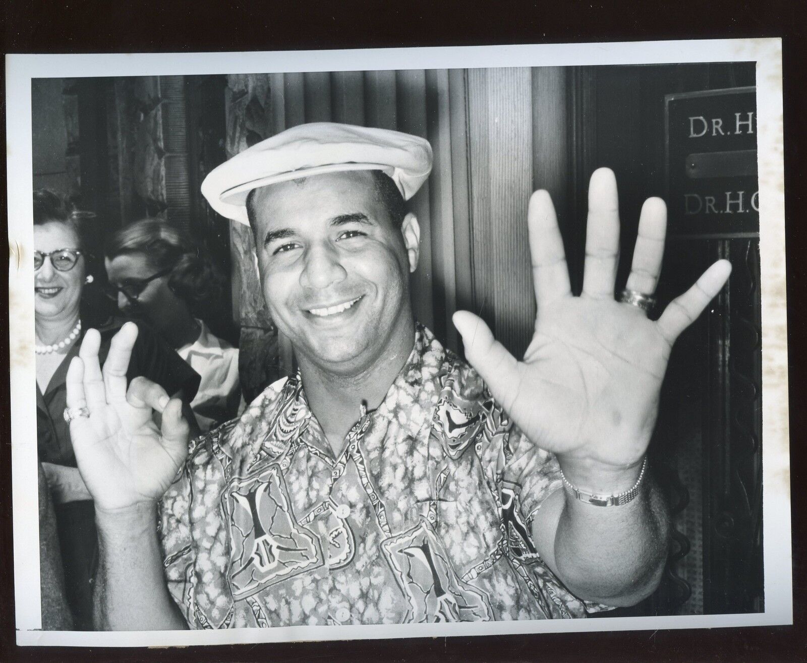 Original July 12th 1954 Roy Campanella Brooklyn Dodgers Hand OK Wire Photo