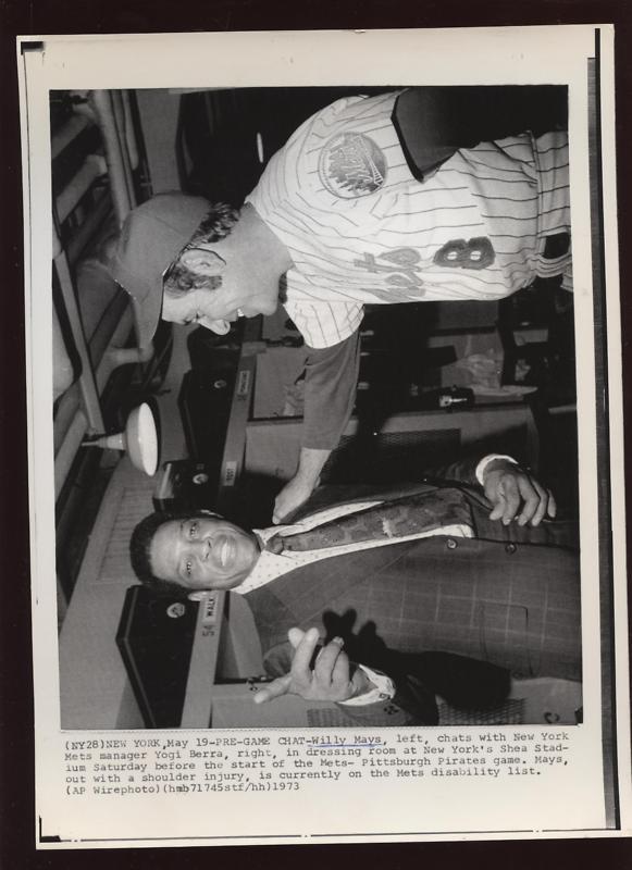 Original 1973 Mets Willie Mays & Yogi Berra Wire Photo