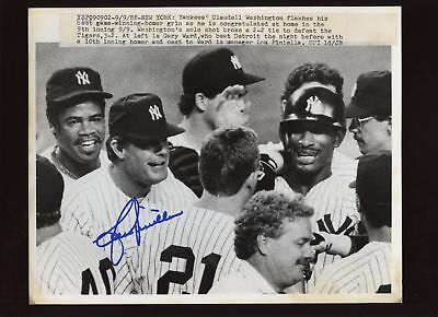 Original 1988 Wire Photo Lou Piniella New YorkYankees Autographed B & E Hologram