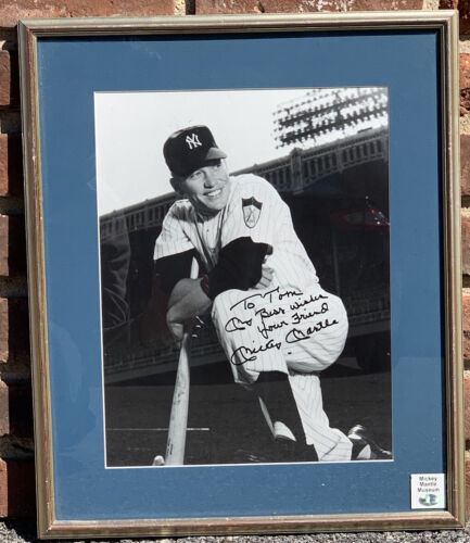 Mickey Mantle New York Yankees SIGNED 11x14 Framed B&W Photo w/Museum Hologram