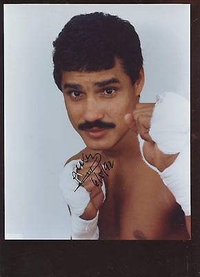 1992 Alexis Arguello Boxing Autographed 8x10 Photo w/ B&E Hologram