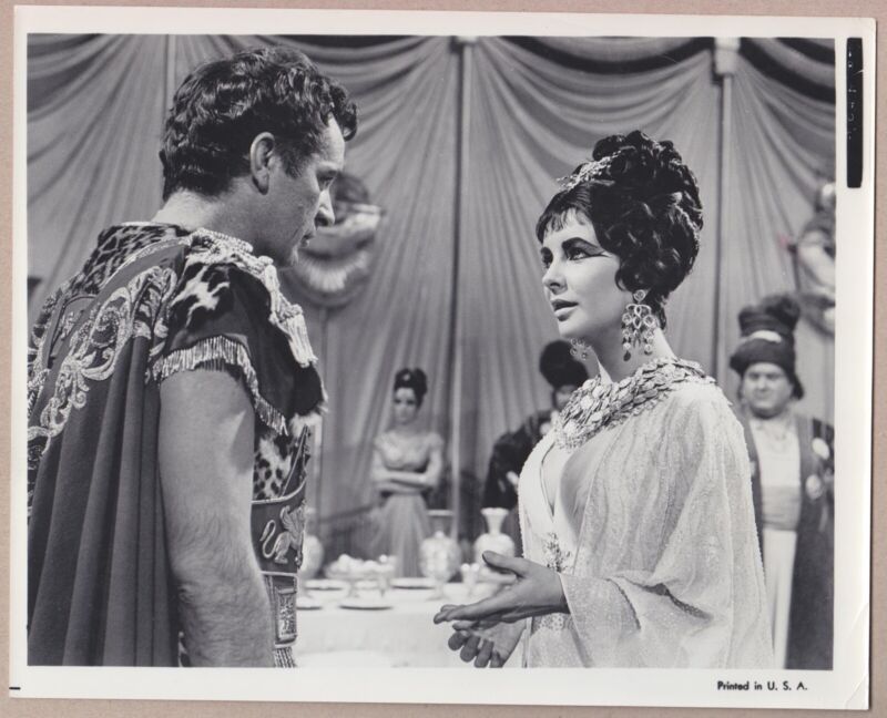 Elizabeth Taylor “Cleopatra” 8x10 Original WirePhoto Press Photo