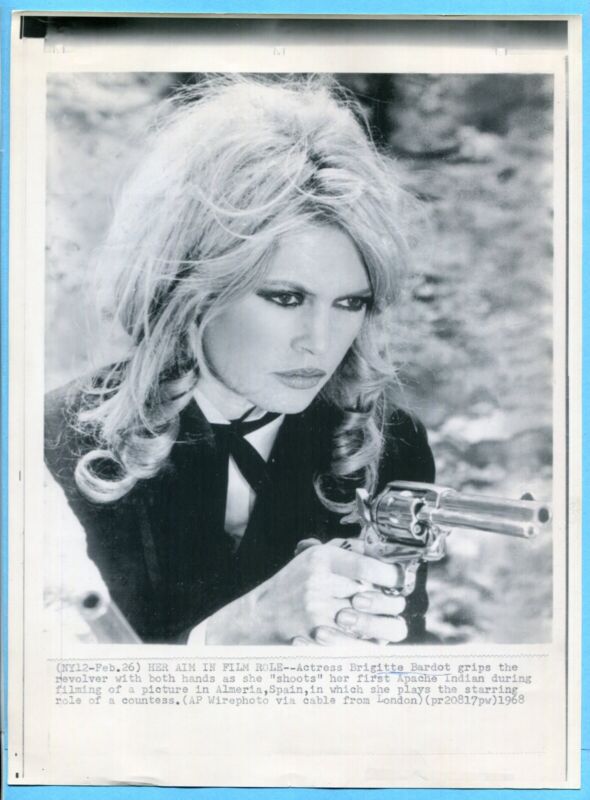 Vintage 8x10 Original 1968 AP Wirephoto Press Photo Brigitte Bardot