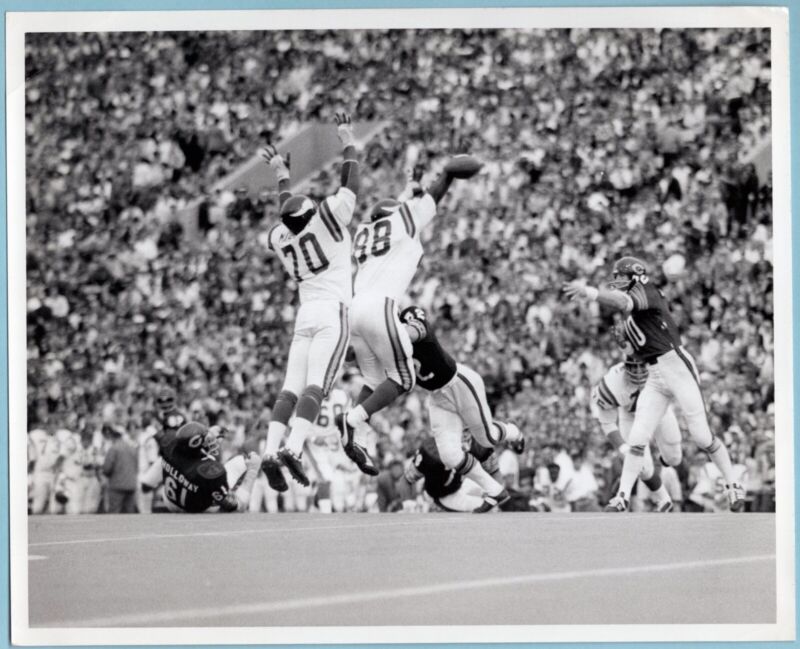 1973 Chicago Bears vs. Minnesota Vikings 8x10 Original Press WirePhoto